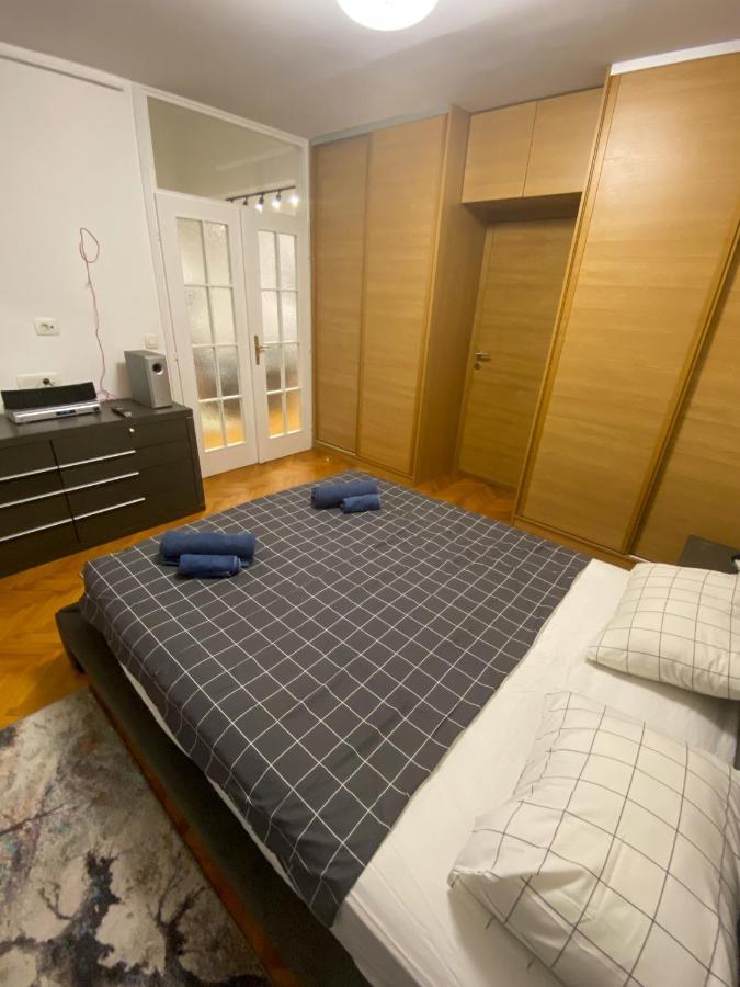 Lord'S Apartment Belgrado Buitenkant foto