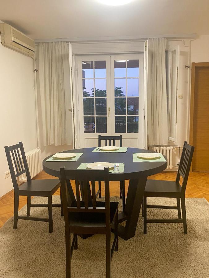 Lord'S Apartment Belgrado Buitenkant foto