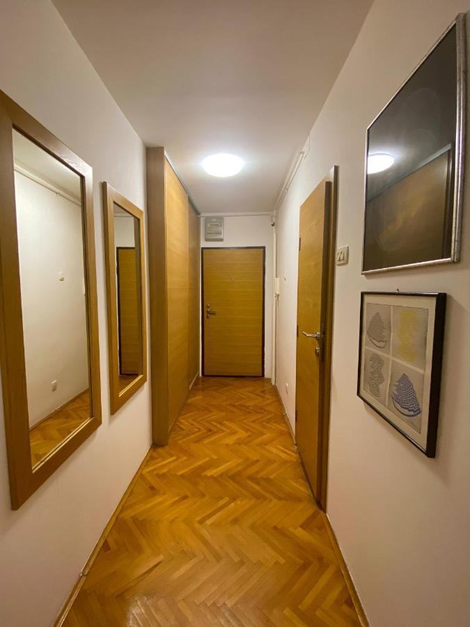 Lord'S Apartment Belgrado Buitenkant foto